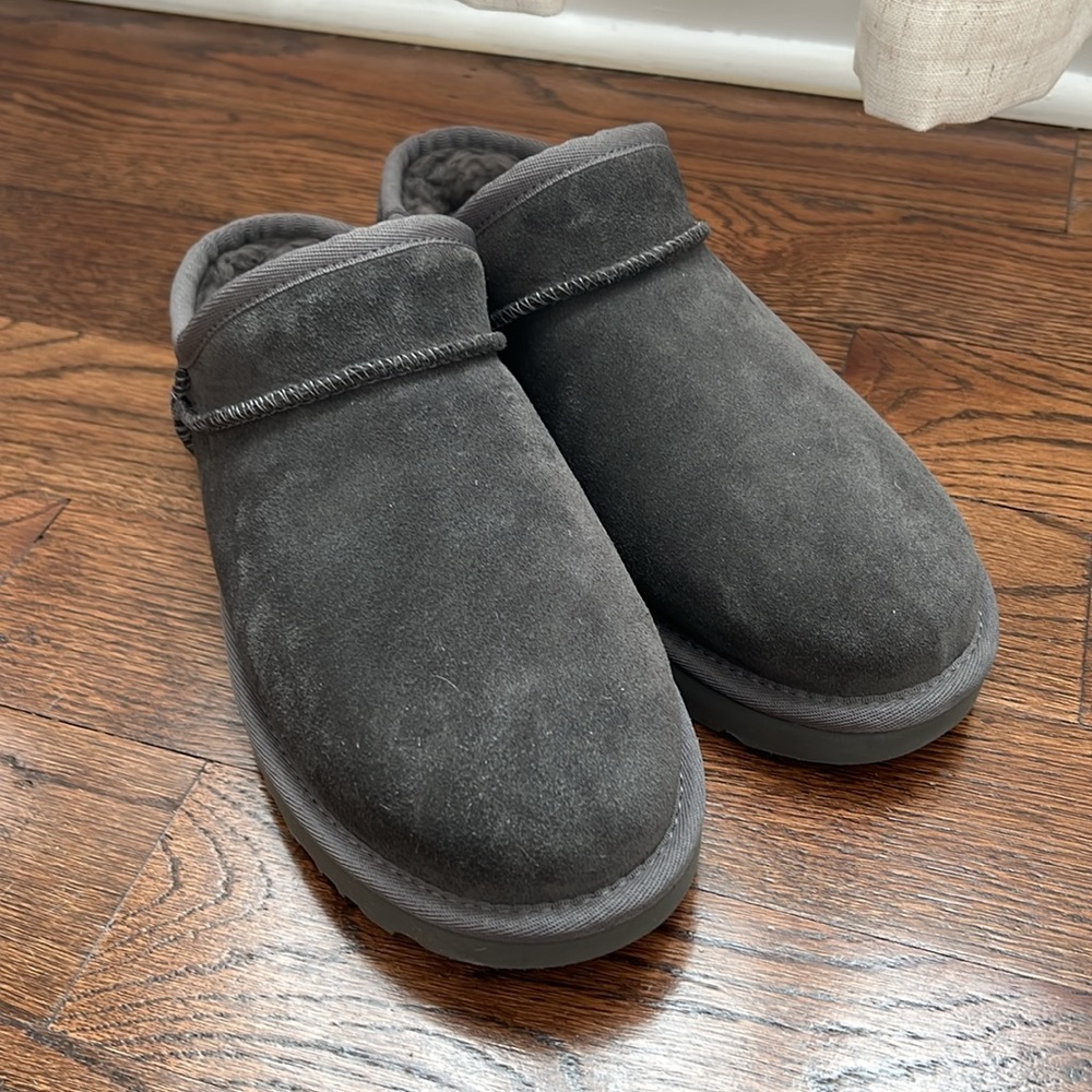 NWT Ugg Classic Slipper